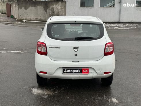 Dacia Sandero 2014 белый - фото 6