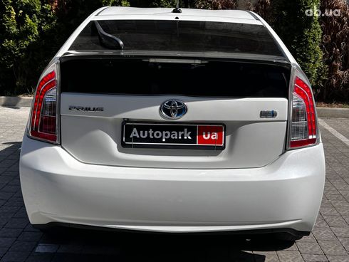 Toyota Prius 2012 белый - фото 23