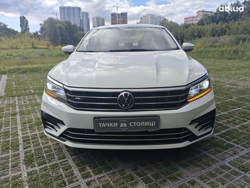 Volkswagen Passat 2016 белый - фото 2