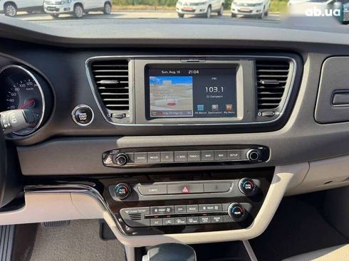 Kia Carnival 2017 - фото 14