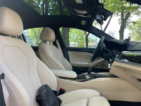 BMW 5 серия 2018 серый - фото 30