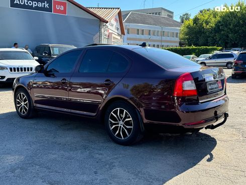 Skoda Octavia 2011 красный - фото 7