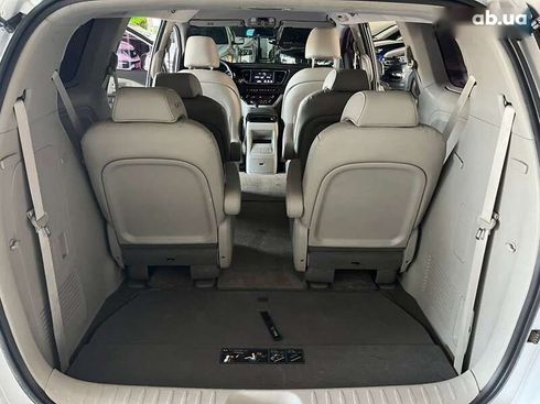 Kia Carnival 2016 - фото 10