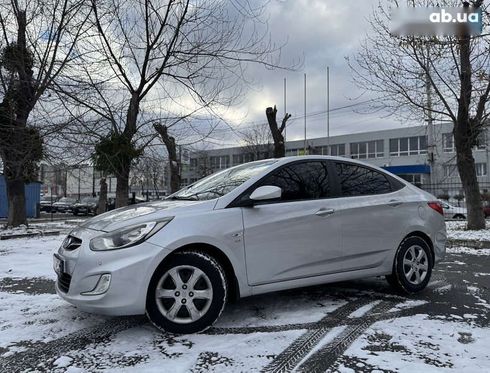 Hyundai Accent 2012 - фото 6