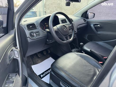 Volkswagen Polo 2018 серый - фото 11