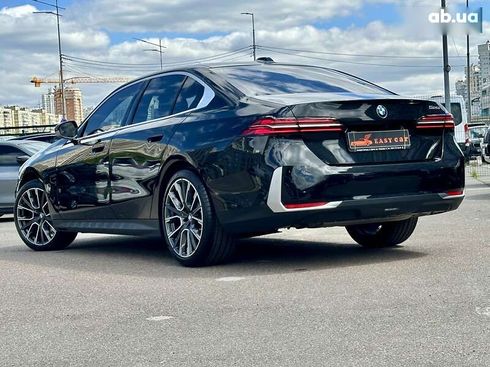 BMW 5 серия 2023 - фото 30