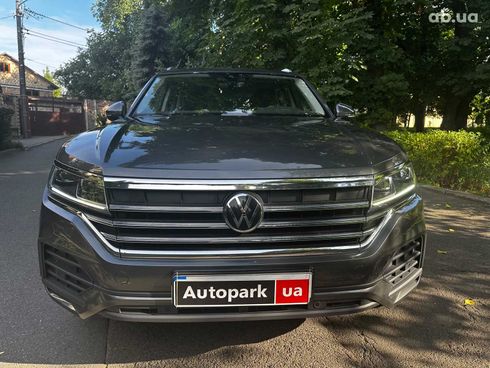 Volkswagen Touareg 2021 серый - фото 2