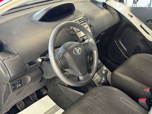 Toyota Yaris 2011 - фото 17