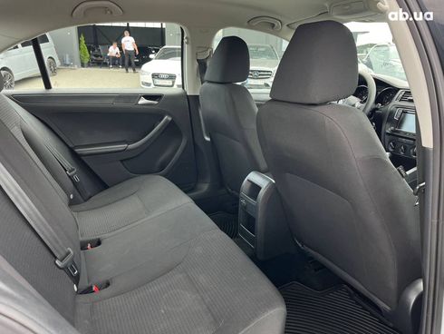Volkswagen Jetta 2016 белый - фото 14