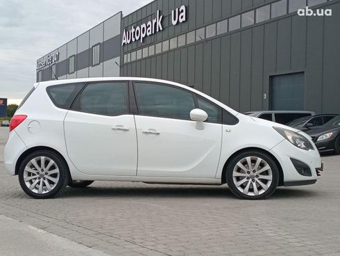 Opel Meriva 2012 белый - фото 5