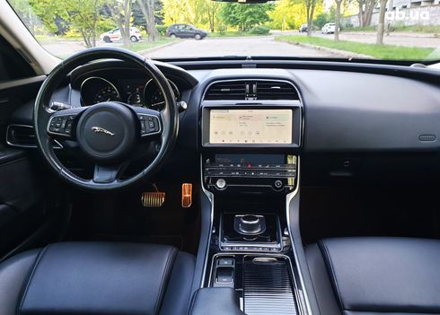 Jaguar XE 2019 серый - фото 16
