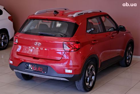 Hyundai Venue 2020 красный - фото 5