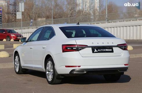 Skoda Superb 2022 - фото 6