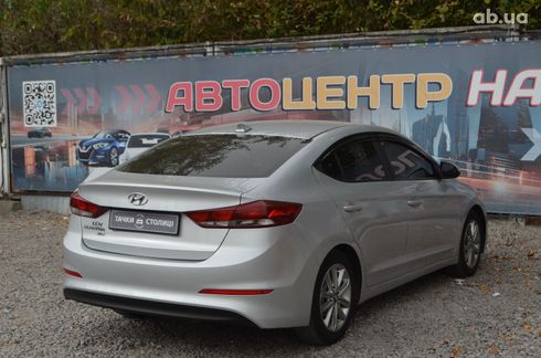 Hyundai Elantra 2016 серый - фото 6