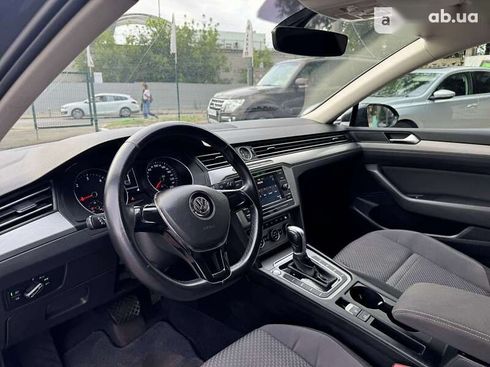 Volkswagen Passat 2018 - фото 18