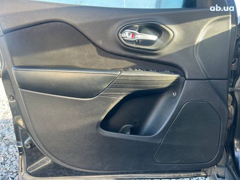 Jeep Cherokee 2013 черный - фото 11