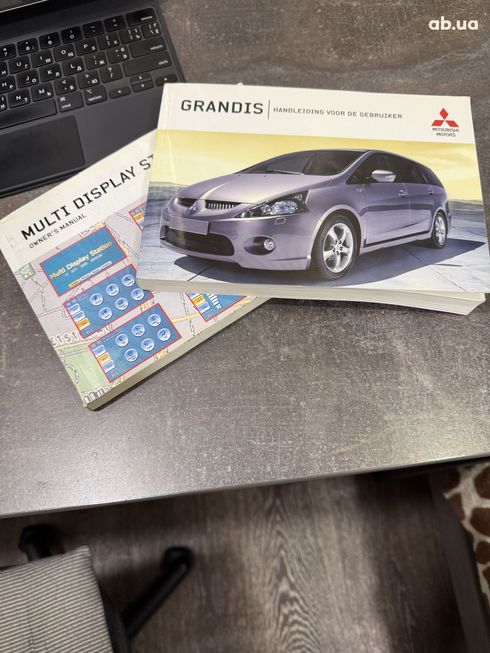 Mitsubishi Grandis 2005 серебристый - фото 12