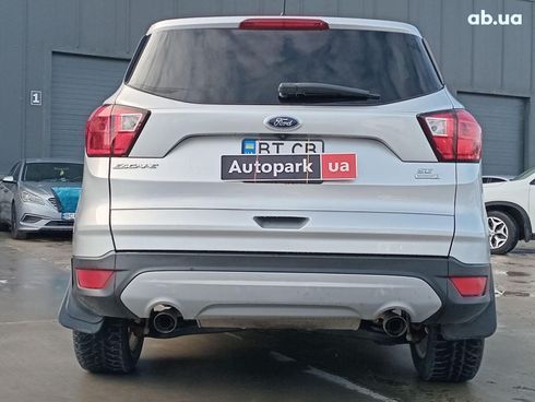 Ford Escape 2019 серый - фото 6