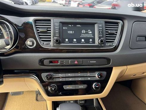 Kia Carnival 2018 - фото 15