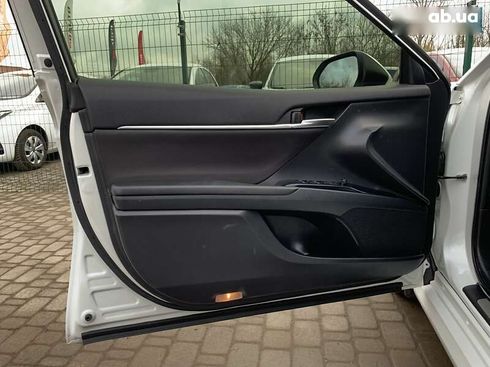 Toyota Camry 2019 - фото 23