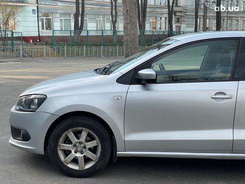 Volkswagen Polo 2012 серый - фото 16