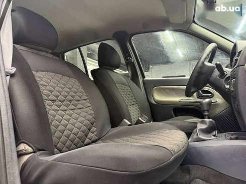 Renault Clio 2006 - фото 14