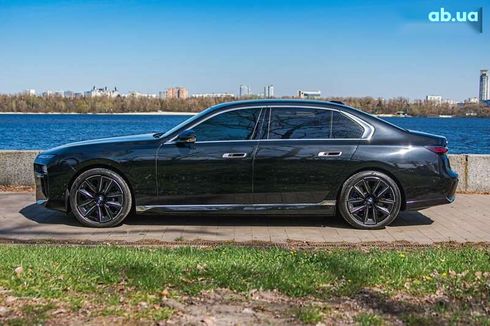 BMW i7 2022 - фото 14