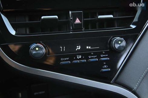 Toyota Camry 2020 - фото 17
