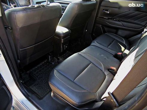 Mitsubishi Outlander 2017 - фото 21