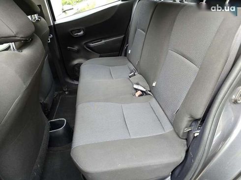 Toyota Yaris 2013 - фото 16