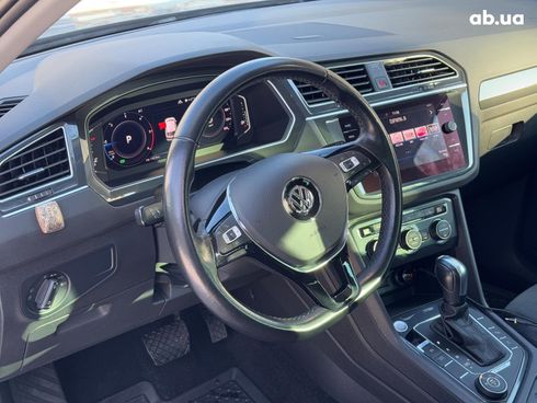 Volkswagen Tiguan 2020 серый - фото 22