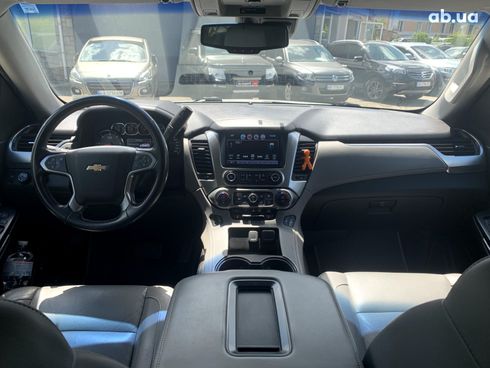 Chevrolet Suburban 2019 белый - фото 41