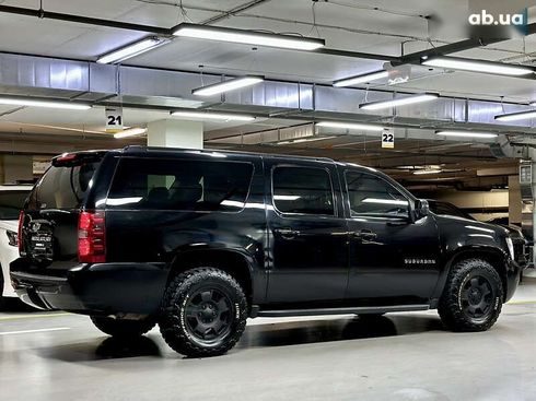 Chevrolet Suburban 2011 - фото 19
