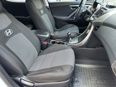Hyundai Elantra 2013 белый - фото 17