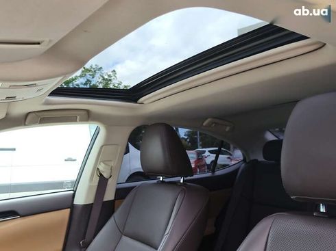 Lexus ES 2018 - фото 21