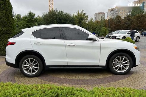 Alfa Romeo Stelvio 2017 - фото 8