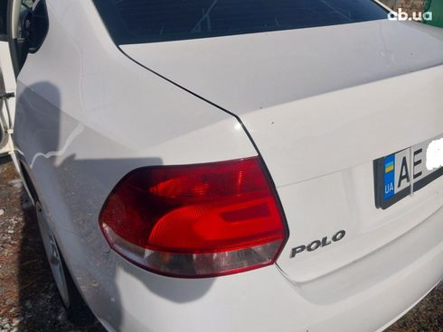 Volkswagen Polo Sedan 2013 белый - фото 11