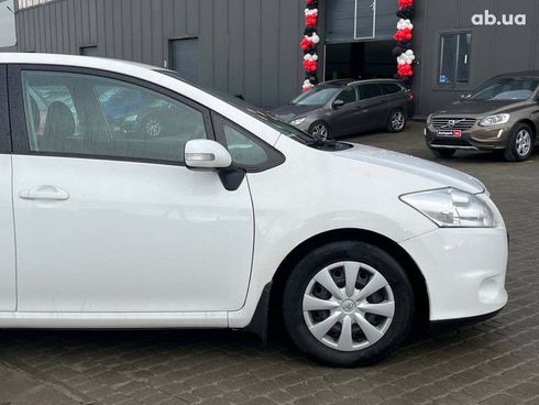 Toyota Auris 2010 белый - фото 32