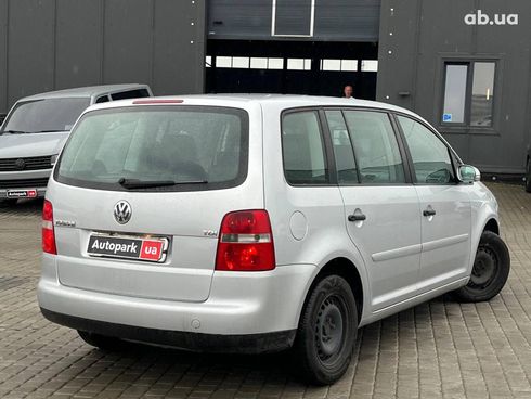 Volkswagen Touran 2005 серый - фото 9