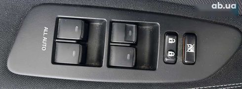 Toyota Auris 2012 - фото 11