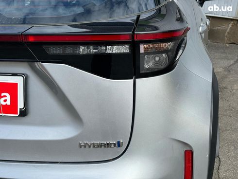 Toyota Yaris 2022 серый - фото 33