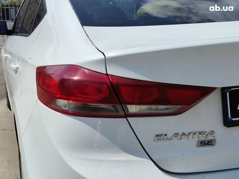 Hyundai Elantra 2018 белый - фото 9