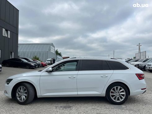 Skoda Superb 2018 белый - фото 11