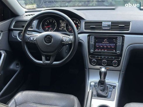 Volkswagen Passat 2018 - фото 30