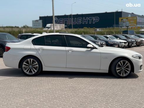 BMW 5 серия 2016 белый - фото 5