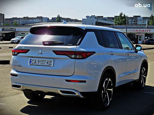 Mitsubishi Outlander 2022 - фото 3