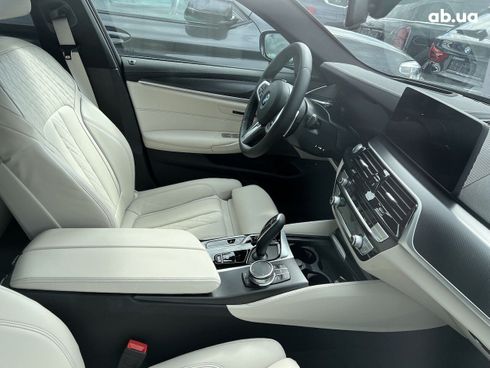 BMW 5 серия 2022 - фото 18