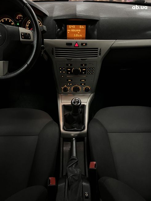 Opel Astra 2008 серебристый - фото 11