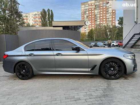 BMW 5 серия 2018 серый - фото 10