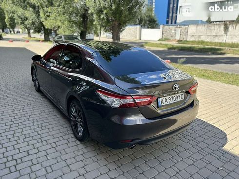 Toyota Camry 2020 - фото 13